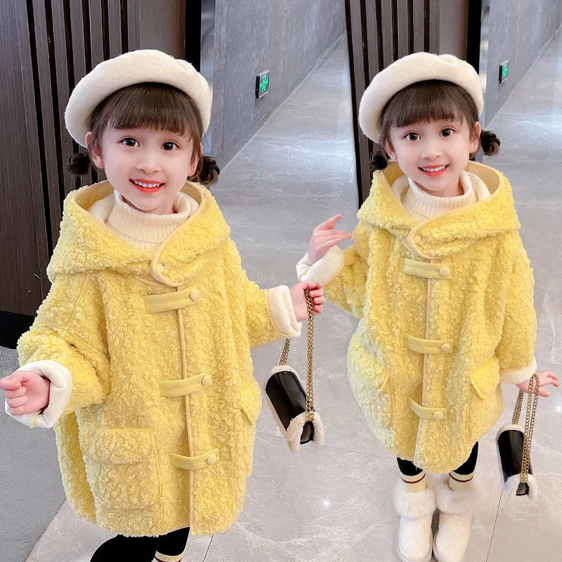 Girls' Thickened Hooded Lamb Wool Winter Coat-Stylish Medium-Length Casual Outerwear for Outdoor Adventure.