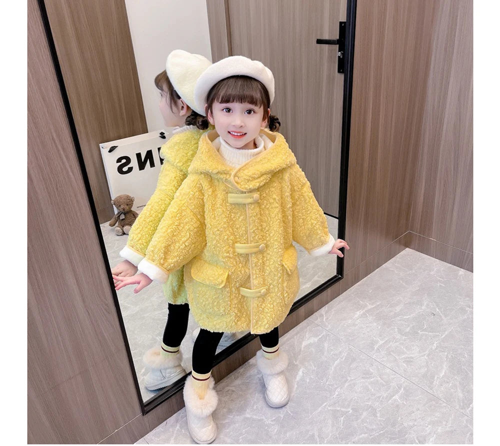 Girls' Thickened Hooded Lamb Wool Winter Coat-Stylish Medium-Length Casual Outerwear for Outdoor Adventure.